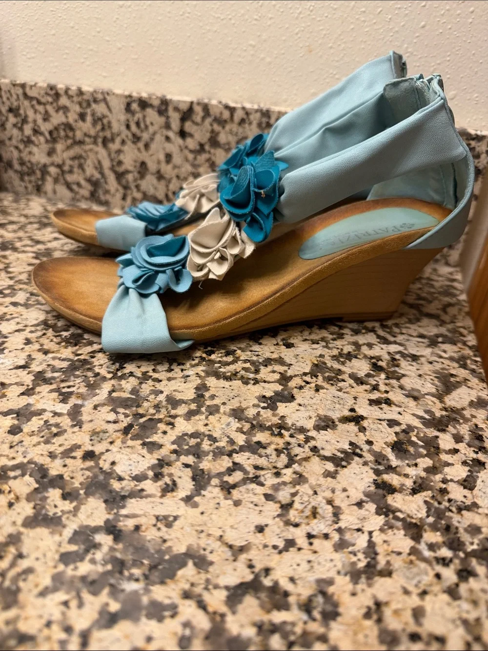 🫶🏼5 for $45!!🫶🏼Women's Floral Blue Strap Sandals with Accent Flowers